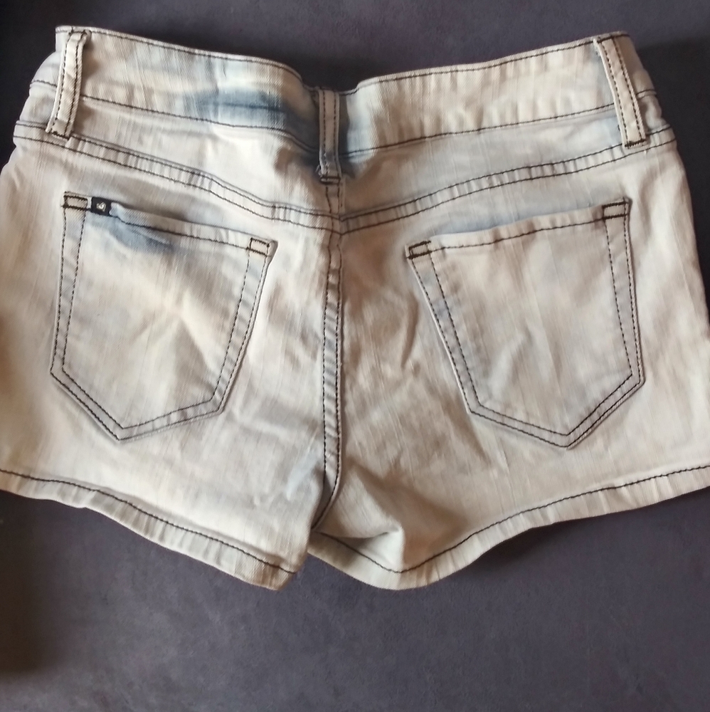 Festive shorts - Picture 2 of 4